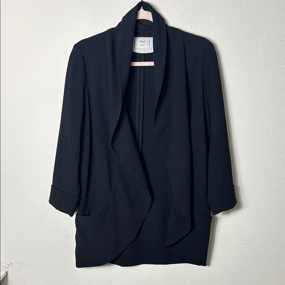Wilfred Aritzia Chevalier Black Satin collar blazer with pockets size 6 - Picture 2 of 13